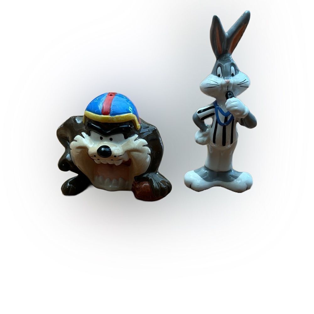 Vtg 2000 Looney Tunes Bugs Bunny And Taz Football Salt & Pepper Shakers